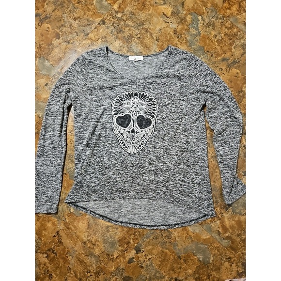 Aeropostale Sweaters - Aeropostale Knit Sweater womens Large‎ Black White Skull Long Sleeves (A154)